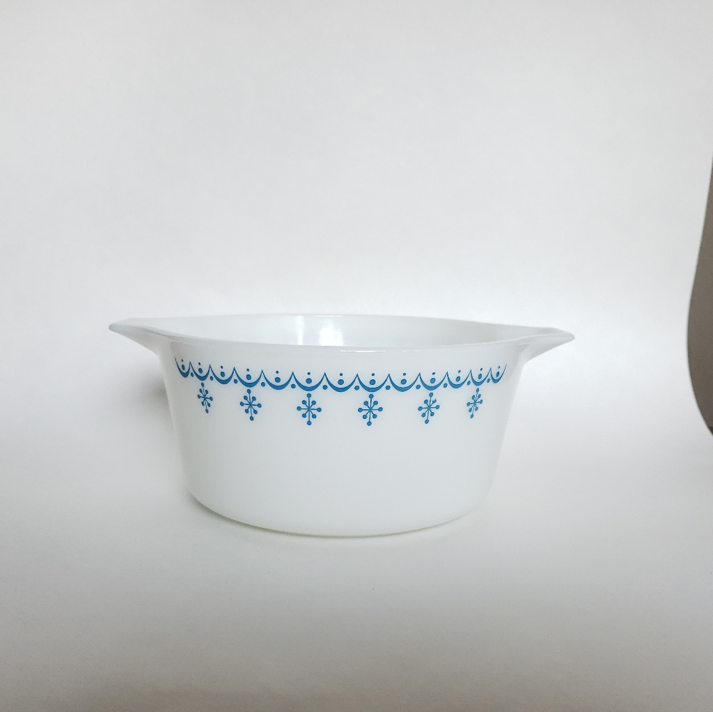 Pyrex snowflake garland milk glass